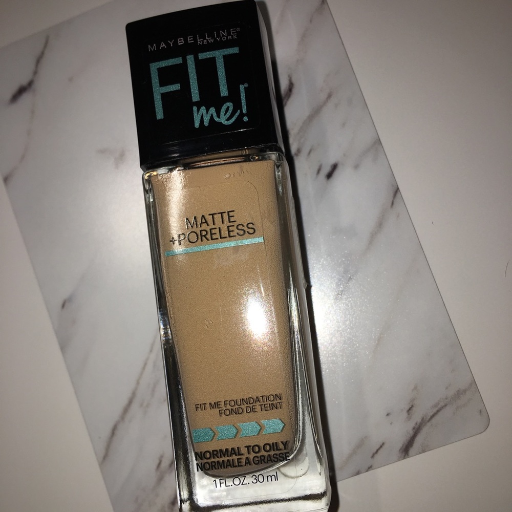 Maybelline - Fit Me! Foundation Matte + Poreless